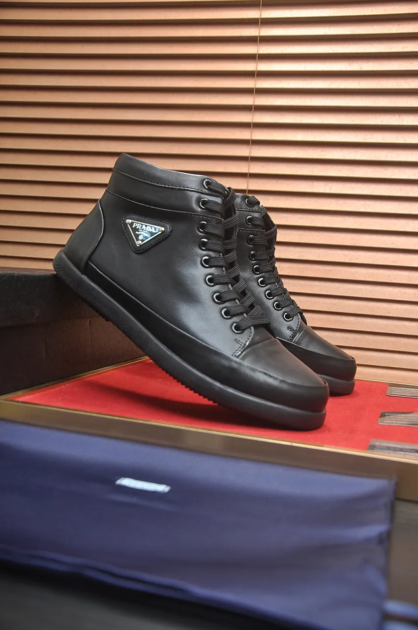 Men's shoes💰480💶【Prada】Trendy brand💞Mainly promote popular models, avant-garde and versatile fashionable men's shoes private version molding, 1:1 replica with glue splicing... Stylish and simple, original imported cowhide foot pads; the atmosphere and personality are more fashionable, eye-catching and pursuing class. It will subvert the old idea and be a must-have for fashionistas who want to spend time with you! Must keep it! High and comfortable but low, high-end quality workmanship. Code number: 38-45 (45 customized)